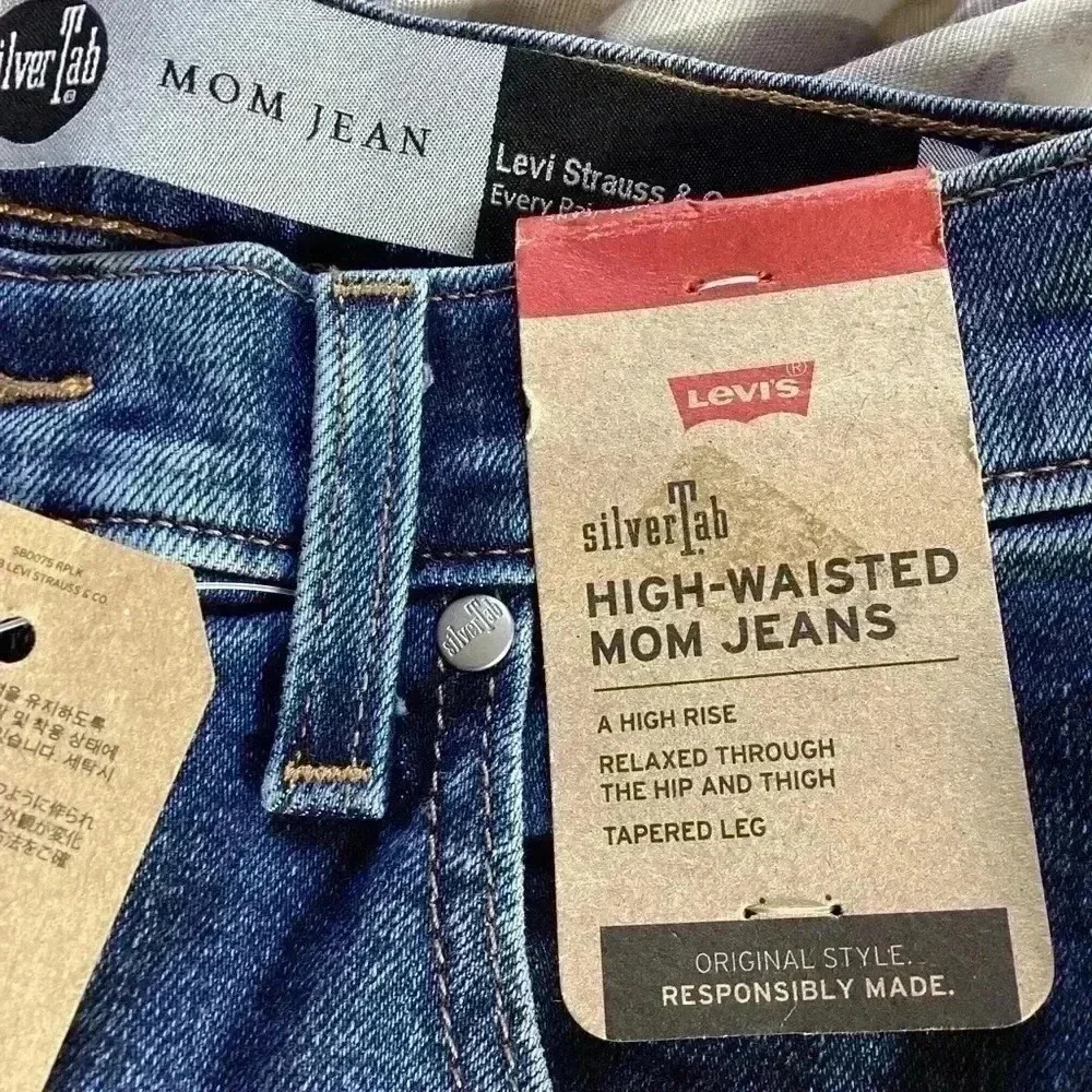 Levi's SilverTab High Waist Mom Jean Jeans Size 28*27 NWT relaxed & tapered leg - Picture 4 of 9